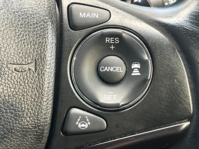 ヴェゼル ハイブリッドＲＳ・ホンダセンシング　純正８型ナビ　ホンダセンシング　レーダークルーズ　レーンキープアシスト　バックカメラ　フルセグＴＶ　Ｂｌｕｅｔｏｏｔｈ再生　ＬＥＤヘッドライト　純正１８インチアルミ　シートヒーター　ＥＴＣ　ドラレコ（5枚目）