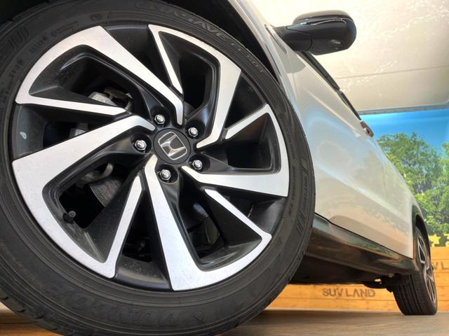 ヴェゼル ハイブリッドＲＳ・ホンダセンシング　純正８型ナビ　ホンダセンシング　レーダークルーズ　レーンキープアシスト　バックカメラ　フルセグＴＶ　Ｂｌｕｅｔｏｏｔｈ再生　ＬＥＤヘッドライト　純正１８インチアルミ　シートヒーター　ＥＴＣ　ドラレコ（13枚目）