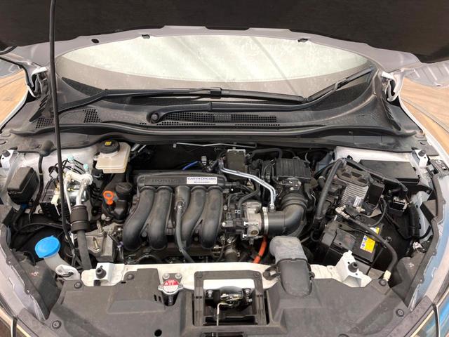 ヴェゼル ハイブリッドＲＳ・ホンダセンシング　純正８型ナビ　ホンダセンシング　レーダークルーズ　レーンキープアシスト　バックカメラ　フルセグＴＶ　Ｂｌｕｅｔｏｏｔｈ再生　ＬＥＤヘッドライト　純正１８インチアルミ　シートヒーター　ＥＴＣ　ドラレコ（18枚目）