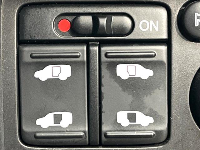 フリードハイブリッド ハイブリッド　プレミアムエディション　両側電動ドア　純正ＳＤナビ　バックカメラ　ハーフレザーシート　ドラレコ　スマートキー　ＨＩＤヘッド　ビルトインＥＴＣ　クルコン　オートライト　オートエアコン　ＣＤ　ＤＶＤ再生　地デジ（5枚目）