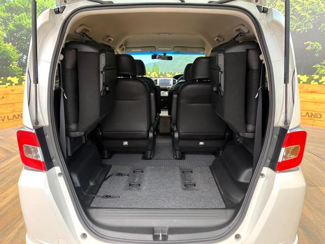 フリードハイブリッド ハイブリッド　プレミアムエディション　両側電動ドア　純正ＳＤナビ　バックカメラ　ハーフレザーシート　ドラレコ　スマートキー　ＨＩＤヘッド　ビルトインＥＴＣ　クルコン　オートライト　オートエアコン　ＣＤ　ＤＶＤ再生　地デジ（11枚目）