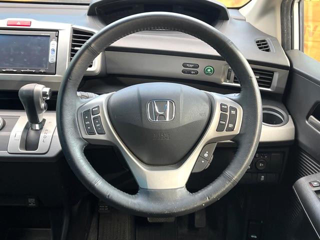 フリードハイブリッド ハイブリッド　プレミアムエディション　両側電動ドア　純正ＳＤナビ　バックカメラ　ハーフレザーシート　ドラレコ　スマートキー　ＨＩＤヘッド　ビルトインＥＴＣ　クルコン　オートライト　オートエアコン　ＣＤ　ＤＶＤ再生　地デジ（12枚目）