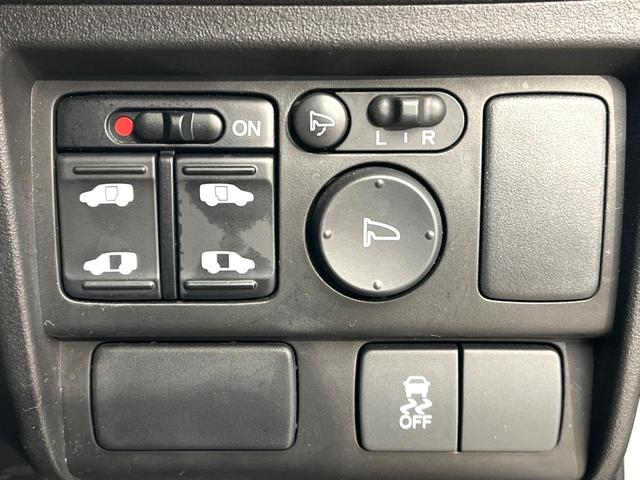 フリードハイブリッド ハイブリッド　プレミアムエディション　両側電動ドア　純正ＳＤナビ　バックカメラ　ハーフレザーシート　ドラレコ　スマートキー　ＨＩＤヘッド　ビルトインＥＴＣ　クルコン　オートライト　オートエアコン　ＣＤ　ＤＶＤ再生　地デジ（31枚目）