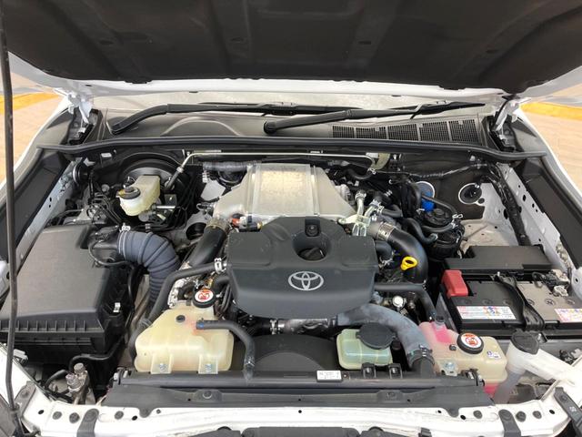 ハイラックス Ｚ　ＧＲスポーツ　禁煙車　９インチディスプレイオーディオ　全周囲カメラ　４ＷＤ　ディーゼル（軽油）　ターボ　プリクラッシュセーフティ　レーダークルーズ　ＬＥＤヘッド　ＥＴＣ　ドラレコ　パドルシフト　純正１８インチアルミ（18枚目）