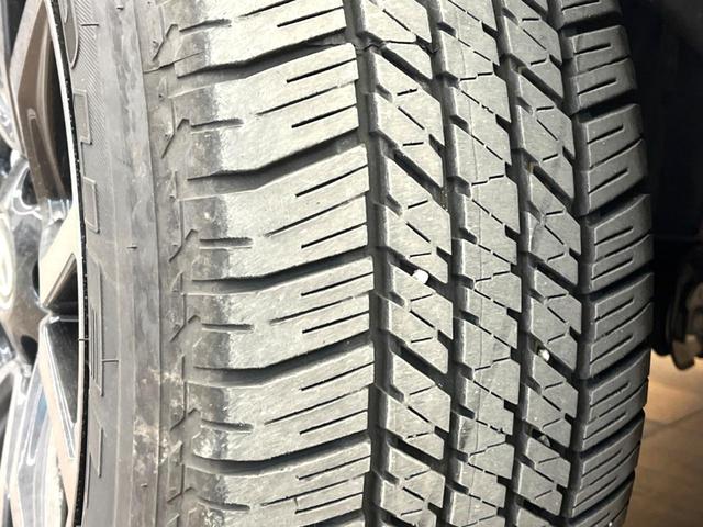 ハイラックス Ｚ　ＧＲスポーツ　禁煙車　９インチディスプレイオーディオ　全周囲カメラ　４ＷＤ　ディーゼル（軽油）　ターボ　プリクラッシュセーフティ　レーダークルーズ　ＬＥＤヘッド　ＥＴＣ　ドラレコ　パドルシフト　純正１８インチアルミ（29枚目）