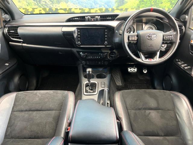 ハイラックス Ｚ　ＧＲスポーツ　禁煙車　純正９インチディスプレイオーディオ　全周囲カメラ　４ＷＤ　ディーゼル（軽油）　ターボ　セーフティセンス　レーダークルーズ　ＬＥＤヘッド　ＥＴＣ　ドラレコ　スマートキー　純正１８インチアルミ（2枚目）