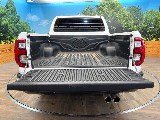 ハイラックス Ｚ　ＧＲスポーツ　禁煙車　純正９インチディスプレイオーディオ　全周囲カメラ　４ＷＤ　ディーゼル（軽油）　ターボ　セーフティセンス　レーダークルーズ　ＬＥＤヘッド　ＥＴＣ　ドラレコ　スマートキー　純正１８インチアルミ（10枚目）