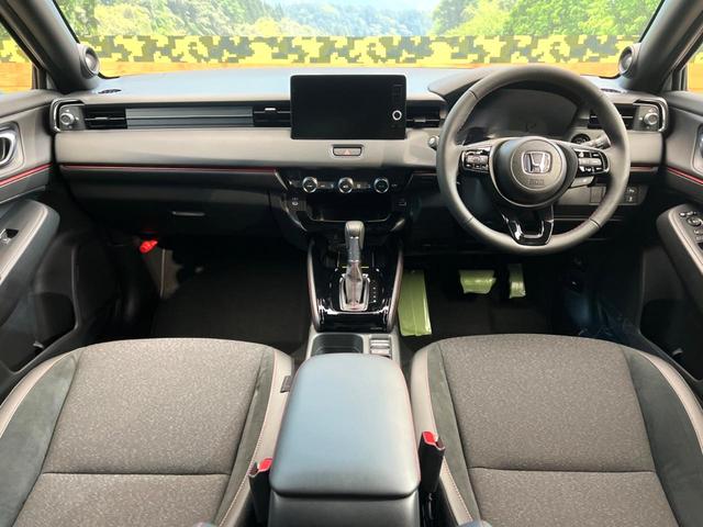 ヴェゼル ｅ：ＨＥＶ　ＲＳ　登録済未使用車　９インチホンダコネクトディスプレイ　全周囲カメラ　ブラインドスポットインフォメーション　アダプティブクルーズ　電動リアゲート　シートヒーター　ステアリングヒーター　パドルシフト（2枚目）