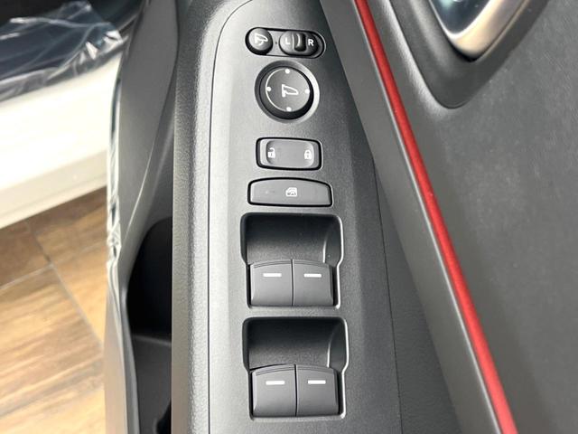 ヴェゼル ｅ：ＨＥＶ　ＲＳ　登録済未使用車　９インチホンダコネクトディスプレイ　全周囲カメラ　ブラインドスポットインフォメーション　アダプティブクルーズ　電動リアゲート　シートヒーター　ステアリングヒーター　パドルシフト（68枚目）