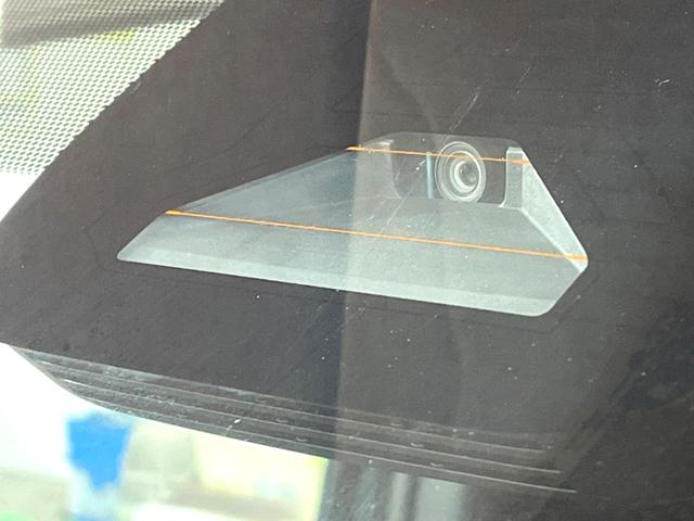 ヴォクシー ハイブリッドＳ－Ｚ　禁煙車　両側電動ドア　後席モニター　バックカメラ　衝突被害軽減システム　レーダークルーズ　ハーフレザーシート　コーナーセンサー　スマートキー　ＬＥＤヘッド　ＥＴＣ２．０　純正１７インチアルミ（7枚目）