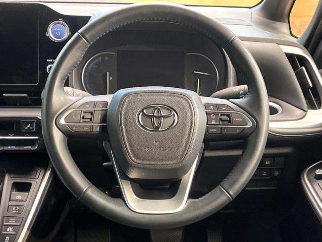 ヴォクシー ハイブリッドＳ－Ｚ　禁煙車　両側電動ドア　後席モニター　バックカメラ　衝突被害軽減システム　レーダークルーズ　ハーフレザーシート　コーナーセンサー　スマートキー　ＬＥＤヘッド　ＥＴＣ２．０　純正１７インチアルミ（12枚目）