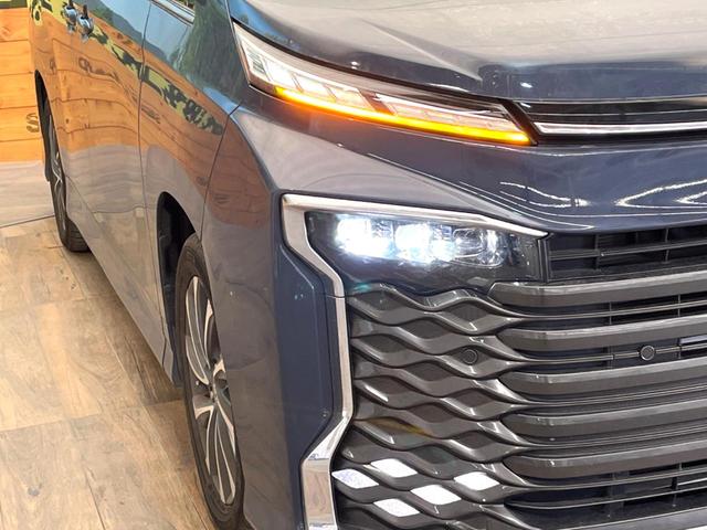 ヴォクシー ハイブリッドＳ－Ｚ　禁煙車　両側電動ドア　後席モニター　バックカメラ　衝突被害軽減システム　レーダークルーズ　ハーフレザーシート　コーナーセンサー　スマートキー　ＬＥＤヘッド　ＥＴＣ２．０　純正１７インチアルミ（13枚目）