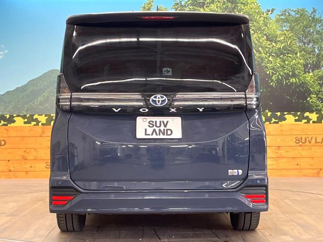 ヴォクシー ハイブリッドＳ－Ｚ　禁煙車　両側電動ドア　後席モニター　バックカメラ　衝突被害軽減システム　レーダークルーズ　ハーフレザーシート　コーナーセンサー　スマートキー　ＬＥＤヘッド　ＥＴＣ２．０　純正１７インチアルミ（16枚目）