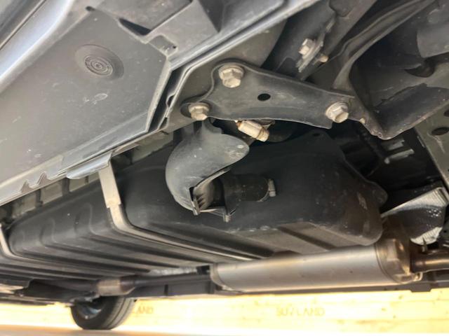 ヴォクシー ハイブリッドＳ－Ｚ　禁煙車　両側電動ドア　後席モニター　バックカメラ　衝突被害軽減システム　レーダークルーズ　ハーフレザーシート　コーナーセンサー　スマートキー　ＬＥＤヘッド　ＥＴＣ２．０　純正１７インチアルミ（22枚目）