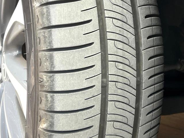 ヴォクシー ハイブリッドＳ－Ｚ　禁煙車　両側電動ドア　後席モニター　バックカメラ　衝突被害軽減システム　レーダークルーズ　ハーフレザーシート　コーナーセンサー　スマートキー　ＬＥＤヘッド　ＥＴＣ２．０　純正１７インチアルミ（25枚目）