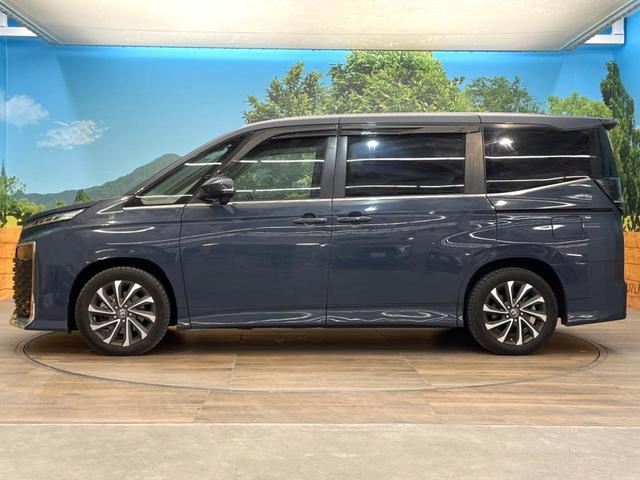 ヴォクシー ハイブリッドＳ－Ｚ　禁煙車　両側電動ドア　後席モニター　バックカメラ　衝突被害軽減システム　レーダークルーズ　ハーフレザーシート　コーナーセンサー　スマートキー　ＬＥＤヘッド　ＥＴＣ２．０　純正１７インチアルミ（29枚目）