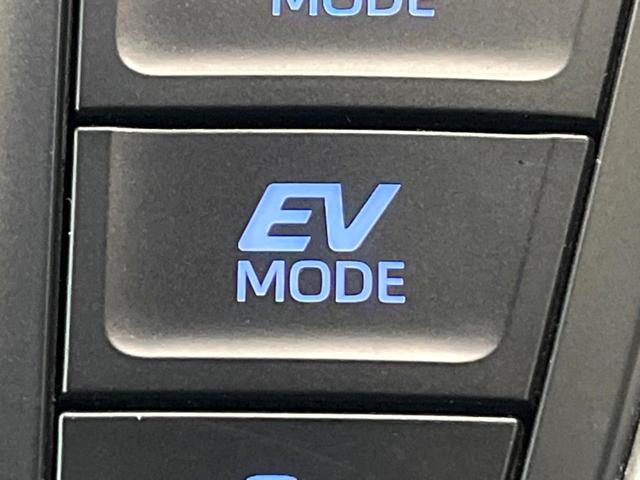 ヴォクシー ハイブリッドＳ－Ｚ　禁煙車　両側電動ドア　後席モニター　バックカメラ　衝突被害軽減システム　レーダークルーズ　ハーフレザーシート　コーナーセンサー　スマートキー　ＬＥＤヘッド　ＥＴＣ２．０　純正１７インチアルミ（58枚目）