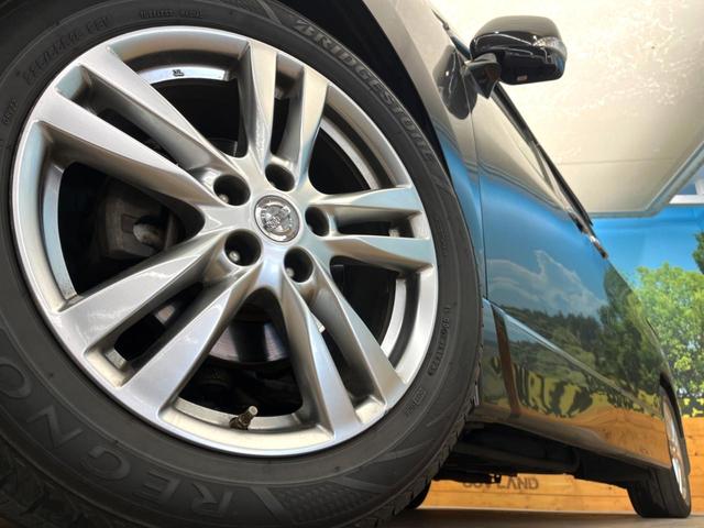 �y�����P�W�C���`�A���~�z�C�[���z�O�ςɃ}�b�`���������A���~�z�C�[���𑕒����Ă���܂��B�e��ЊO�A���~�z�C�[����A�X�^�b�h���X�^�C�����戵�����Ă���܂��B���񂲑��k����������