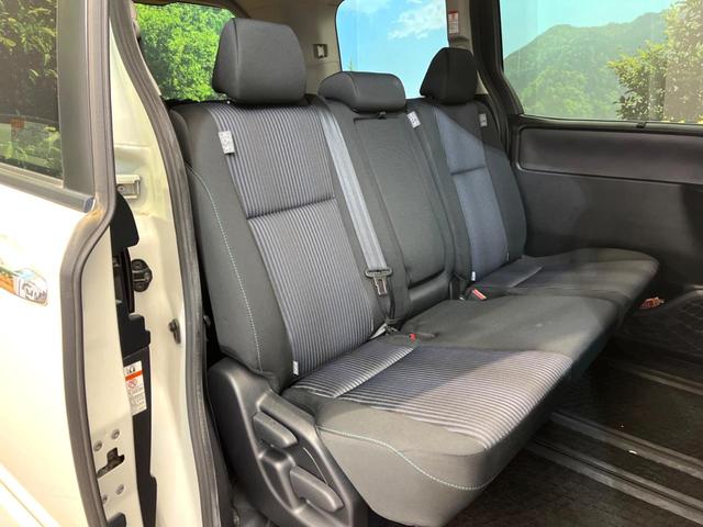 ヴォクシー ZS 煌 SDナビ バックカメラ 両側電動スライド アイドリングストップ LEDヘッド ETC スマートキー 横滑り防止装置 革巻きステアリング マニュアルモード付 デュアルエアコン 純正16インチアルミ(9枚目)