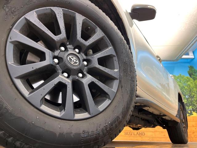 �y�����P�W�C���`�A���~�z�C�[���z�O�ςɃ}�b�`���������A���~�z�C�[���𑕒����Ă���܂��B�e��ЊO�A���~�z�C�[����A�X�^�b�h���X�^�C�����戵�����Ă���܂��B���񂲑��k����������