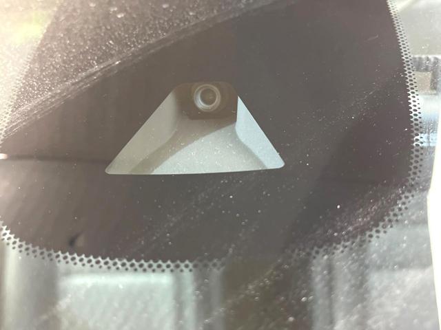 �y�C���e���W�F���g�G�}�[�W�F���V�[�u���[�L�z�t�����g�J�����őO���̎ԗ�����s�҂����m�B�Փ˂������Ȏ��͏Փ˔�Q�y���u���[�L���쓮�A�Փˉ�����T�|�[�g�B�����S�Ƀh���C�u�����y���݂��������܂��B