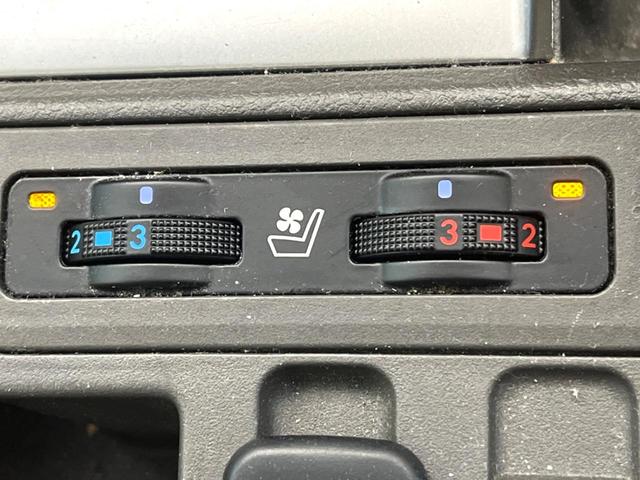 ランドクルーザープラド ＴＸ　Ｌパッケージ　４ＷＤ　７人乗り　純正ＳＤナビ　バックカメラ　セーフティセンス　レーダークルーズ　禁煙車　レザーシート　前席シートエアコン　ドラレコ　コーナーセンサー　スマートキー　ＬＥＤヘッド　ルーフレール（6枚目）