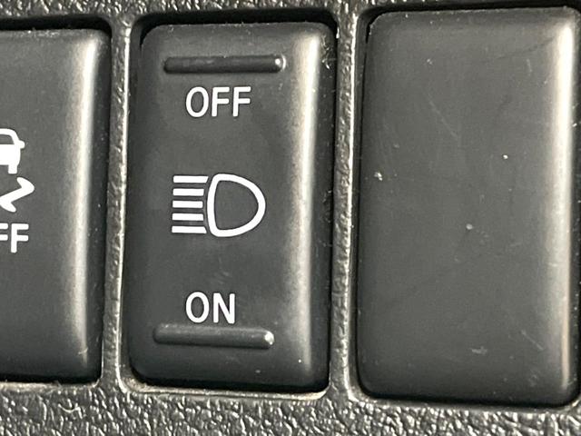 エクストレイル ２０Ｘｔｔ　禁煙車　４ＷＤ　純正ナビ　バックカメラ　全席シートヒーター　スマートキー　ＨＩＤヘッド　ルーフレール　ＥＴＣ　オートハイビーム　オートライト　オートエアコン　ＣＤ　ＤＶＤ再生　フルセグ（38枚目）