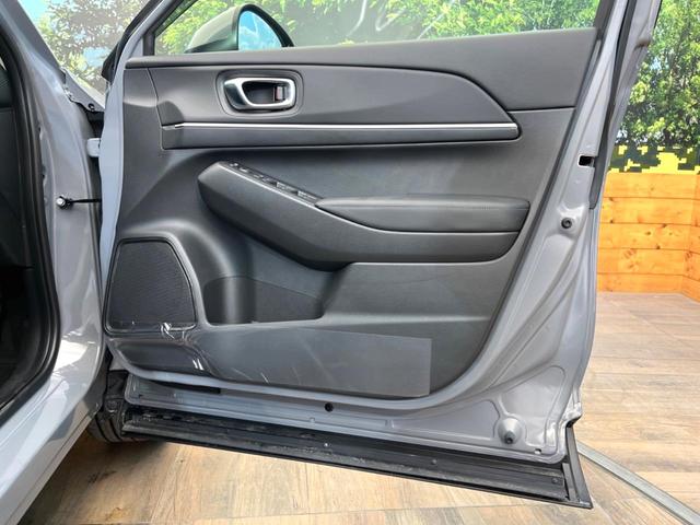 ヴェゼル ｅ：ＨＥＶ　Ｚ　ＳＤナビ　バックカメラ　ホンダセンシング　ステアリングヒーター　シートヒーター　コーナーセンサー　ブラインドビュースポットモニター　禁煙車　ＥＴＣ　ドラレコ　電動リアゲート　ハーフレザーシート（33枚目）