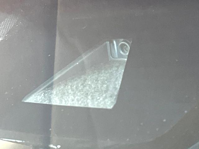 �y�g���^�Z�[�t�e�B�Z���X�z���s���ɑO���̎ԗ�����F�����A�Փ˂������Ȏ��͌x��ƃu���[�L�ŏՓˉ���Ɣ�Q�y�����A�V�X�g�B�����S�Ƀh���C�u�����y���݂��������܂��B