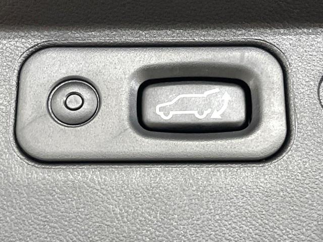 デリカＤ：５ Ｐ　禁煙車　４ＷＤ　ディーゼル（軽油）　両側電動ドア　バックカメラ　衝突被害軽減システム　レーダークルーズ　電動リアゲート　レザーシート　パワーシート　ドラレコ　スマートキー　ＬＥＤヘッド（6枚目）