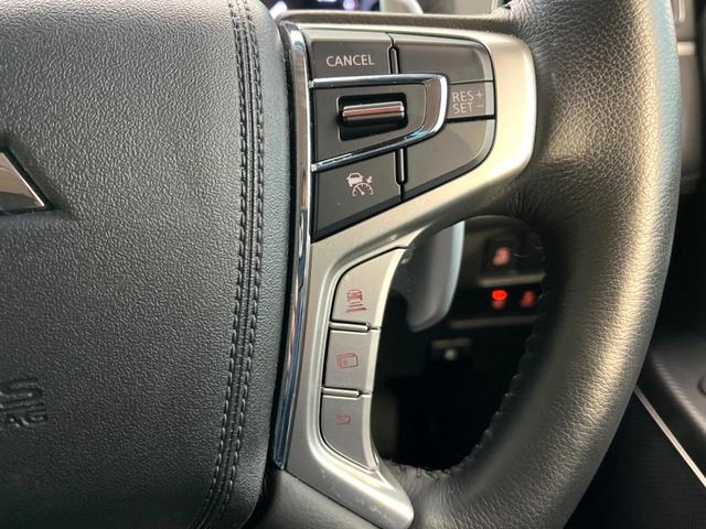 デリカＤ：５ Ｐ　禁煙車　４ＷＤ　ディーゼル（軽油）　両側電動ドア　バックカメラ　衝突被害軽減システム　レーダークルーズ　電動リアゲート　レザーシート　パワーシート　ドラレコ　スマートキー　ＬＥＤヘッド（7枚目）