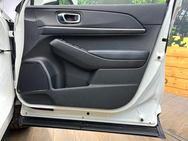 ヴェゼル ｅ：ＨＥＶ　Ｚ　禁煙車　純正９インチナビ　バックカメラ　ホンダセンシング　シートヒーター　ブラインドスポットモニター　レーダークルーズ　電動リアゲート　コーナーセンサー　パドルシフト　ＬＥＤヘッド　ＥＴＣ（31枚目）