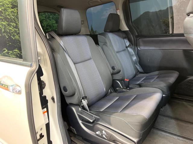 ヴォクシー ＺＳ　煌ＩＩ　禁煙車　ＢＩＧＸ１１インチナビ　両側電動スライドドア　後席モニター　バックカメラ　スマートキー　ＥＴＣ　デュアルエアコン　７人乗り　ＬＥＤヘッド＆フォグ　純正１６インチアルミ　ドラレコ（9枚目）