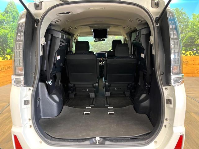 ヴォクシー ＺＳ　煌ＩＩ　禁煙車　ＢＩＧＸ１１インチナビ　両側電動スライドドア　後席モニター　バックカメラ　スマートキー　ＥＴＣ　デュアルエアコン　７人乗り　ＬＥＤヘッド＆フォグ　純正１６インチアルミ　ドラレコ（11枚目）