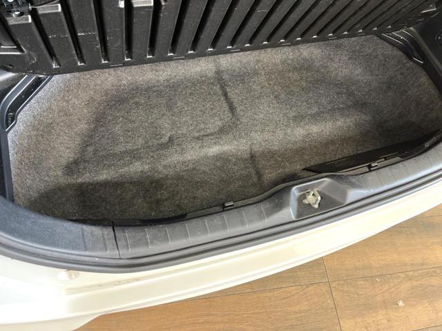 ヴォクシー ＺＳ　煌ＩＩ　禁煙車　ＢＩＧＸ１１インチナビ　両側電動スライドドア　後席モニター　バックカメラ　スマートキー　ＥＴＣ　デュアルエアコン　７人乗り　ＬＥＤヘッド＆フォグ　純正１６インチアルミ　ドラレコ（35枚目）