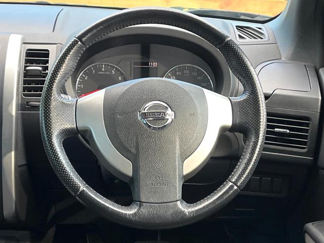 エクストレイル ２０Ｘ　禁煙車　４ＷＤ　純正ＳＤナビ　バックカメラ　レザーシート　純正１７インチアルミ　オートライト　オートエアコン　ＣＤ　地デジ（11枚目）