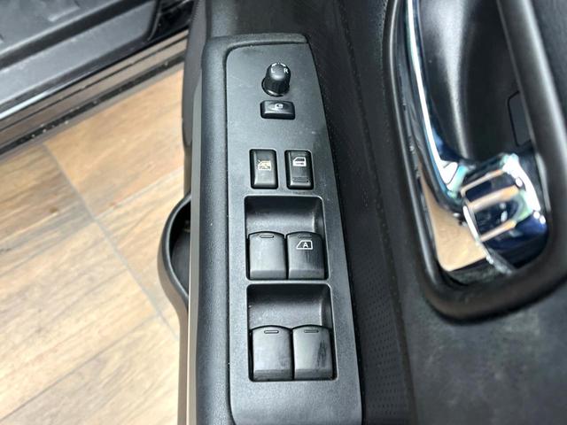 エクストレイル ２０Ｘ　禁煙車　４ＷＤ　純正ＳＤナビ　バックカメラ　レザーシート　純正１７インチアルミ　オートライト　オートエアコン　ＣＤ　地デジ（38枚目）