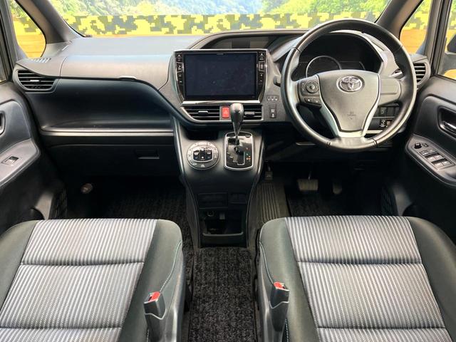 ヴォクシー ＺＳ　煌　禁煙車　ＢＩＧＸ１０型ナビ　両側電動スライドドア　後席モニター　バックカメラ　スマートキー　ＥＴＣ　オートライト　純正ＯＰ１７インチアルミ　７人乗り　ＬＥＤヘッド　Ｂｌｕｅｔｏｏｔｈ（2枚目）