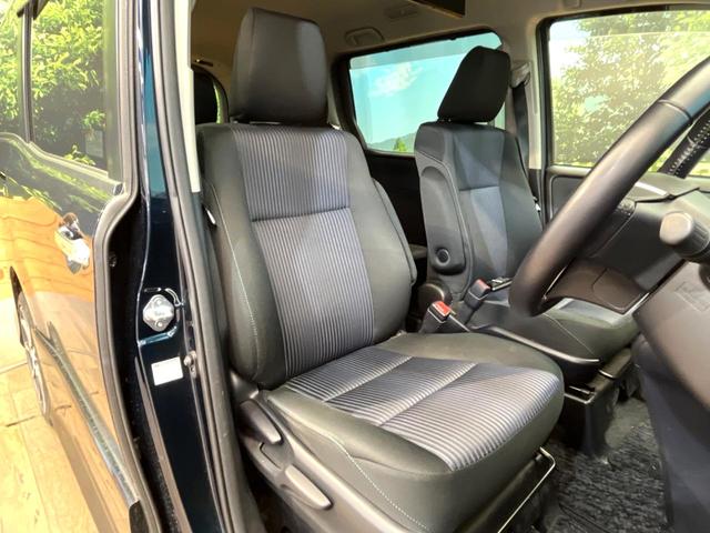 ヴォクシー ＺＳ　煌　禁煙車　ＢＩＧＸ１０型ナビ　両側電動スライドドア　後席モニター　バックカメラ　スマートキー　ＥＴＣ　オートライト　純正ＯＰ１７インチアルミ　７人乗り　ＬＥＤヘッド　Ｂｌｕｅｔｏｏｔｈ（8枚目）
