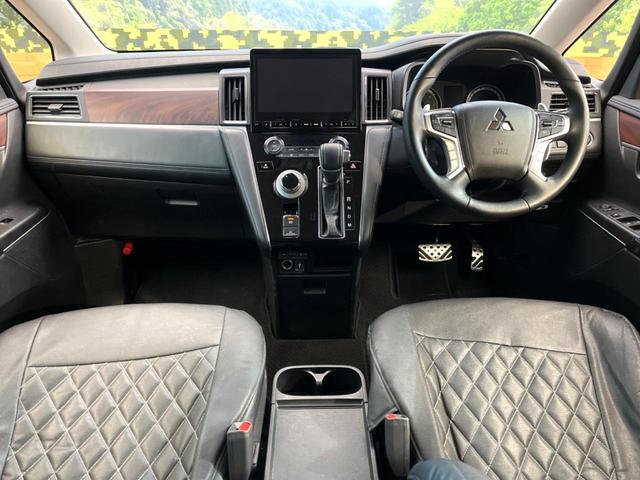 デリカＤ：５ Ｐ　禁煙車　４ＷＤ　ディーゼル（軽油）　ターボ　両側電動ドア　純正１０．１インチナビ　バックカメラ　ｅ－Ａｓｓｉｓｔ　レーダークルーズ　電動リアゲート　レザーシート　パワーシート　ドラレコ　ＬＥＤヘッド（2枚目）