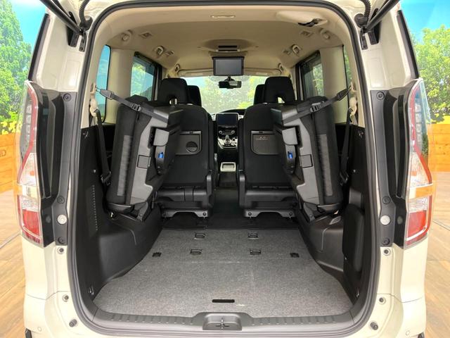 ���i�̂���������ʋ΁A���}���ɏ\���ȉ׎��X�y�[�X���m�ۂ��Ă���܂��B�Z�J���h�V�[�g��|���ƁA�傫�ȉו��̐ύڂ��\�ł���