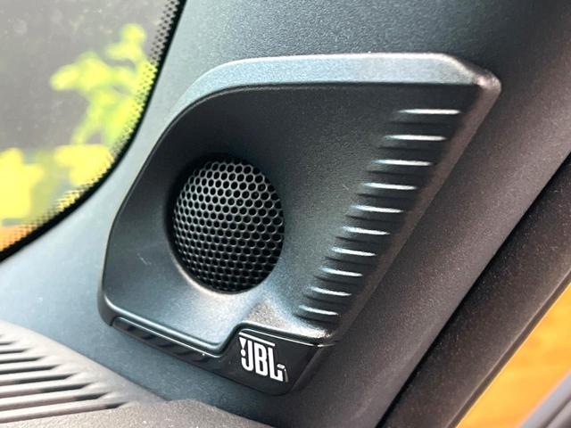 �y�i�a�k�T�E���h�V�X�e���z���[�J�[�I�v�V�����̍��i�ʃT�E���h�V�X�e���𓋍ځB��p�̃`���[�j���O���{���ꂽ�召�l�X�ȃX�s�[�J�[����ǎ��ȃT�E���h���t�ł��A�Տꊴ���ӂ�鉹����Ԃ����o���܂��B