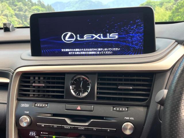 ＲＸ ＲＸ４５０ｈ　Ｆスポーツ　禁煙車　サンルーフ　１２．３インチナビ　マークレビンソンサウンドシステム　ブラインドスポットモニター　電動リアゲート　シートヒーター　全周囲カメラ　純正２０インチアルミ　ＬＥＤヘッド　ＥＴＣ（4枚目）