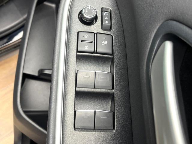 ヴォクシー ハイブリッドＳ－Ｚ　禁煙車　後席モニター　純正１０．５インチナビ　両側電動ドア　バックカメラ　トヨタセーフティ　レーダークルーズ　ハーフレザーシート　コーナーセンサー　ＬＥＤヘッド　ＥＴＣ２．０　オートハイビーム（42枚目）