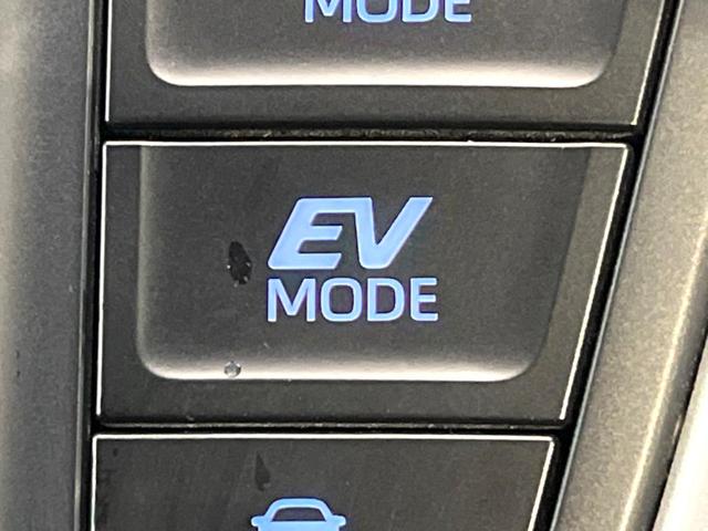 ヴォクシー ハイブリッドＳ－Ｚ　禁煙車　後席モニター　純正１０．５インチナビ　両側電動ドア　バックカメラ　トヨタセーフティ　レーダークルーズ　ハーフレザーシート　コーナーセンサー　ＬＥＤヘッド　ＥＴＣ２．０　オートハイビーム（59枚目）