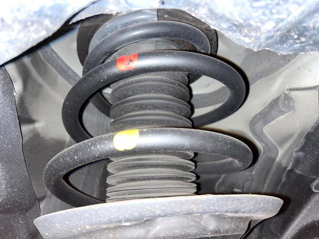 ハリアー Ｚ　レザーパッケージ　禁煙車　１２．３インチディスプレイオーディオ　全周囲カメラ　ＪＢＬサウンドシステム　レーダークルーズ　ブラインドスポットモニター　シートベンチレーション　純正１９インチアルミ　ＬＥＤヘッド（20枚目）