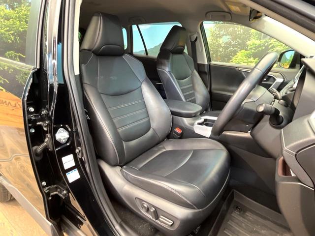 ＲＡＶ４ Ｇ　純正９インチナビ　禁煙車　４ＷＤ　パワーバックドア　シートヒーター　ＥＴＣ　ステアリングヒーター　ブラインドスポットモニター　セーフティセンス　ＬＥＤヘッド＆フォグ（8枚目）