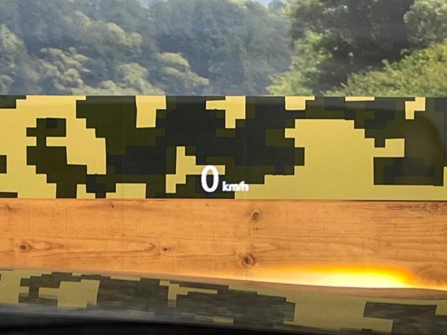 �y�J���[�w�b�h�A�b�v�f�B�X�v���C�z���݂̑��x�⑖�s�����f�W�^���\���ŉ^�]�ȑO���̃K���X�ɓ��e�I�J���[�t���Ŏ��F���������A�^�]���ڐ������炳���K�v�ȏ����m�F�ł���̂łƂ��Ă��֗��ň��S�I