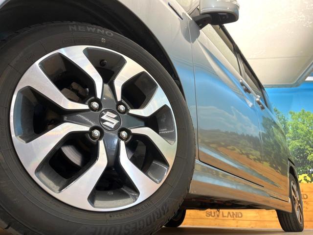 �y�����P�T�C���`�A���~�z�C�[���z�O�ςɃ}�b�`���������A���~�z�C�[���𑕒����Ă���܂��B�e��ЊO�A���~�z�C�[����A�X�^�b�h���X�^�C�����戵�����Ă���܂��B���񂲑��k����������