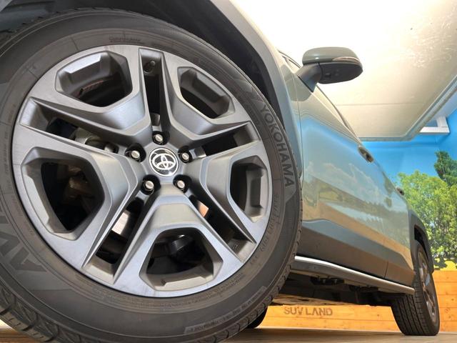 �y�����P�X�C���`�A���~�z�C�[���z�O�ςɃ}�b�`���������A���~�z�C�[���𑕒����Ă���܂��B�e��ЊO�A���~�z�C�[����A�X�^�b�h���X�^�C�����戵�����Ă���܂��B���񂲑��k����������